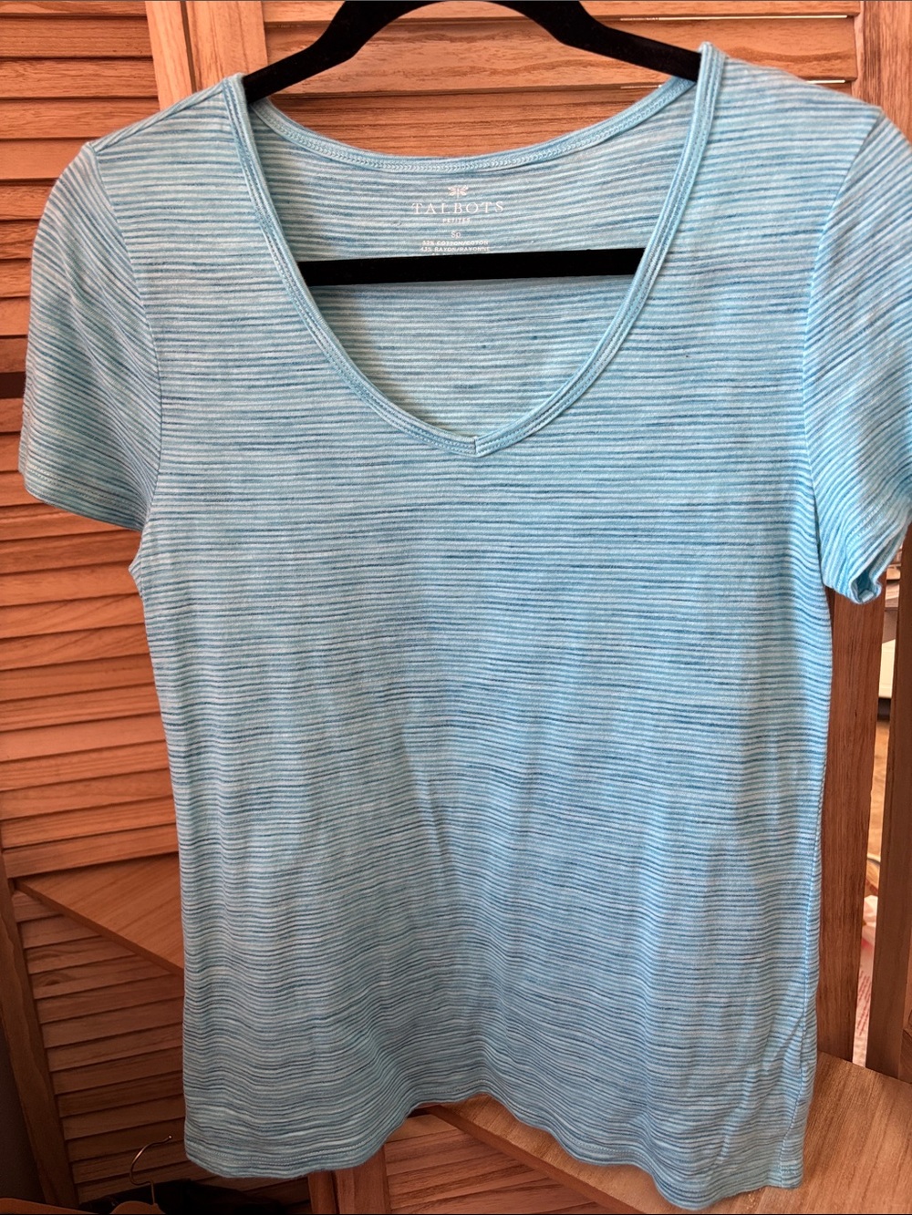 Talbots Women's Short Sleeve V-Neck Tee in Light Blue Stripe Petite Small